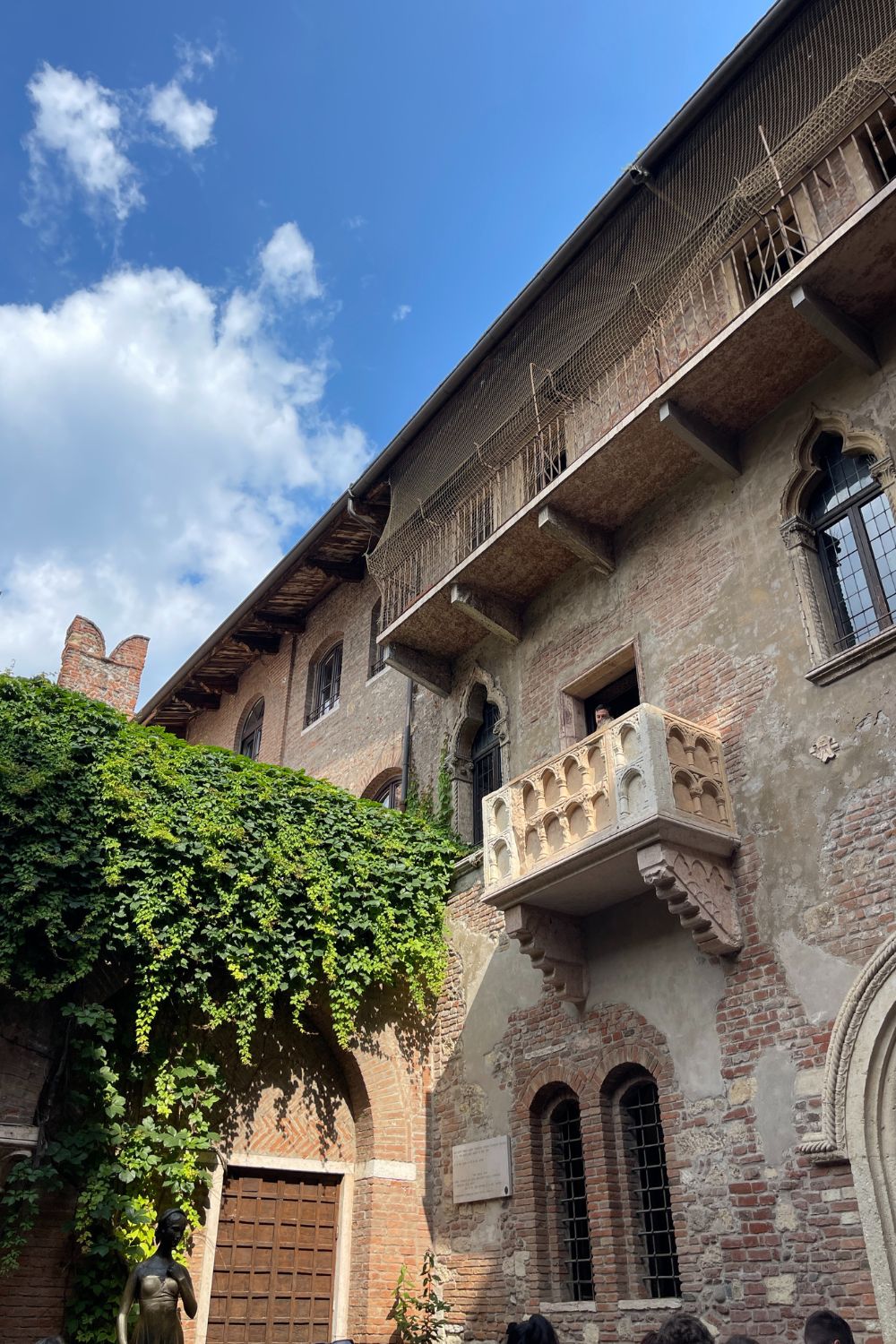 Juliets House and the famous stone balcony