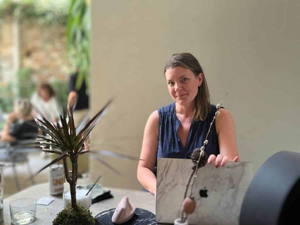 a woman living in Athens on her computer in a coffee shop