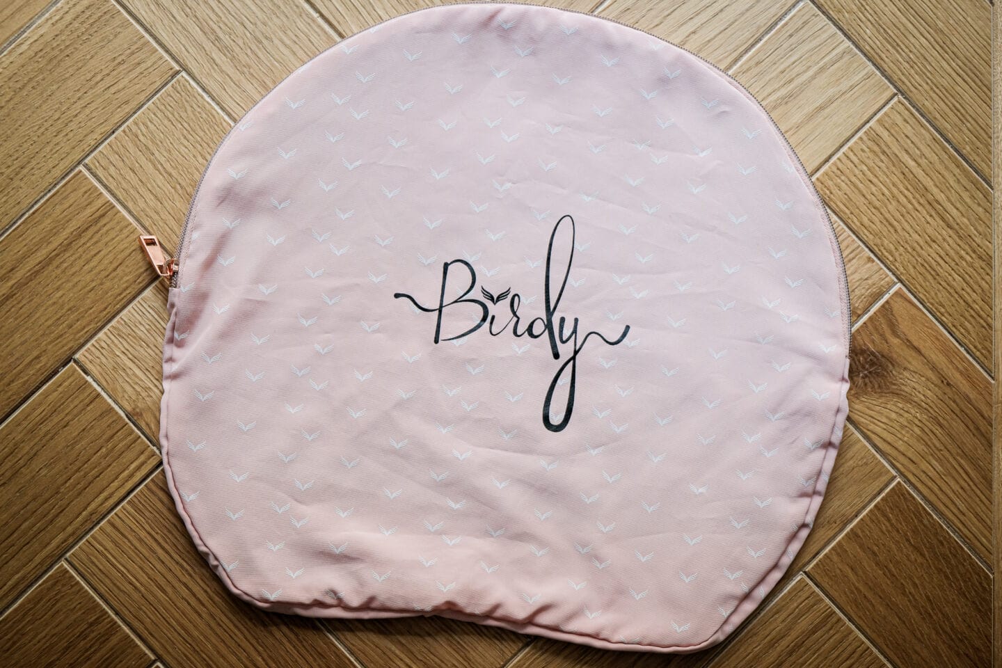 Suitcase Laundry Bag that comes with Smart Birdy luggage.