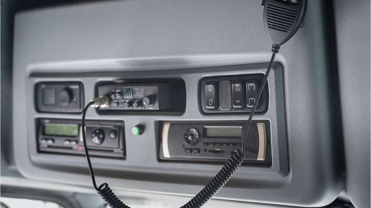 Who Uses CB Radios? Why It’s A Must-Have
