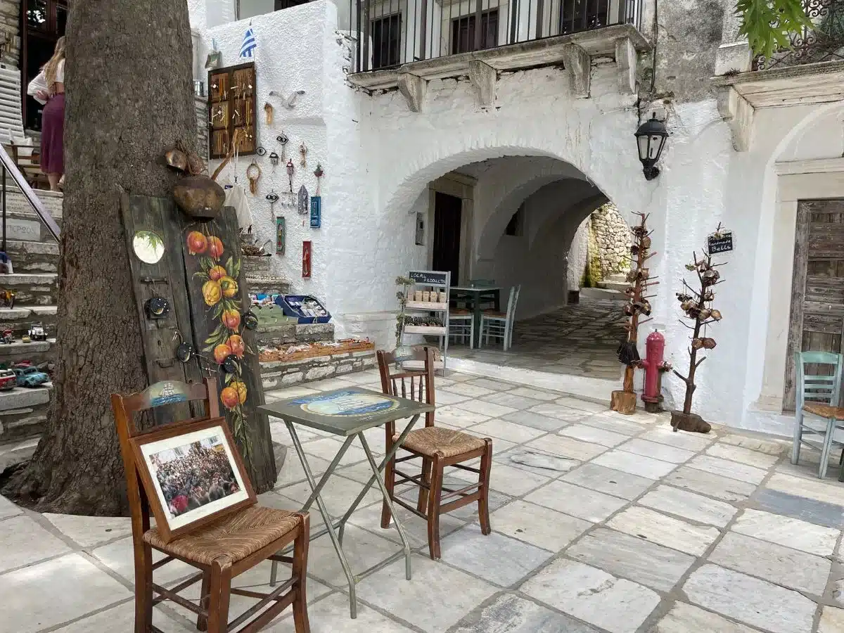 Aperiranthos Village