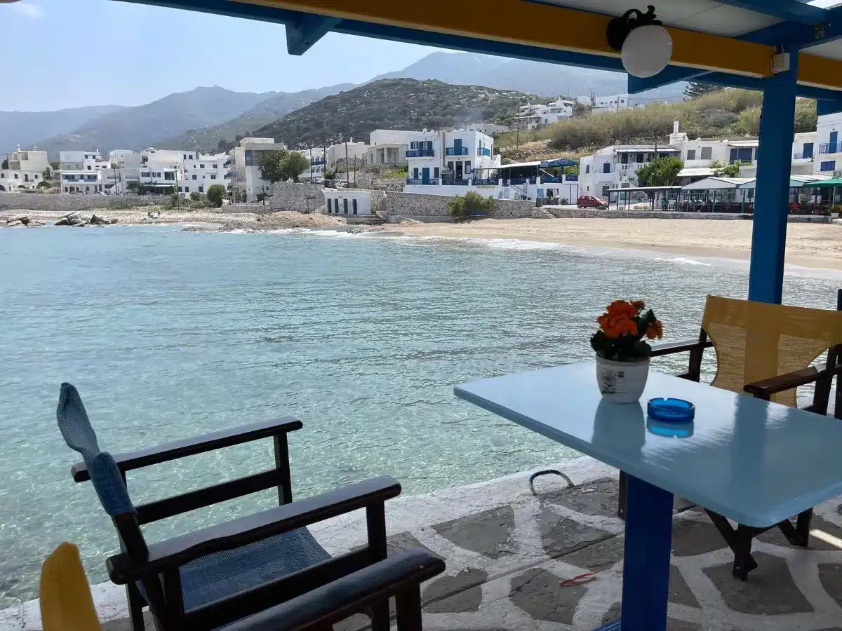 Seaside table and chairs in Naxoxs