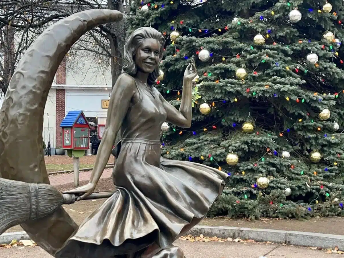 Bewitched Statue of Elizabeth Montogomery