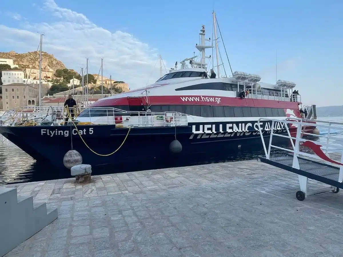 Flying Cat 5 Ferry from Athens to Hydra