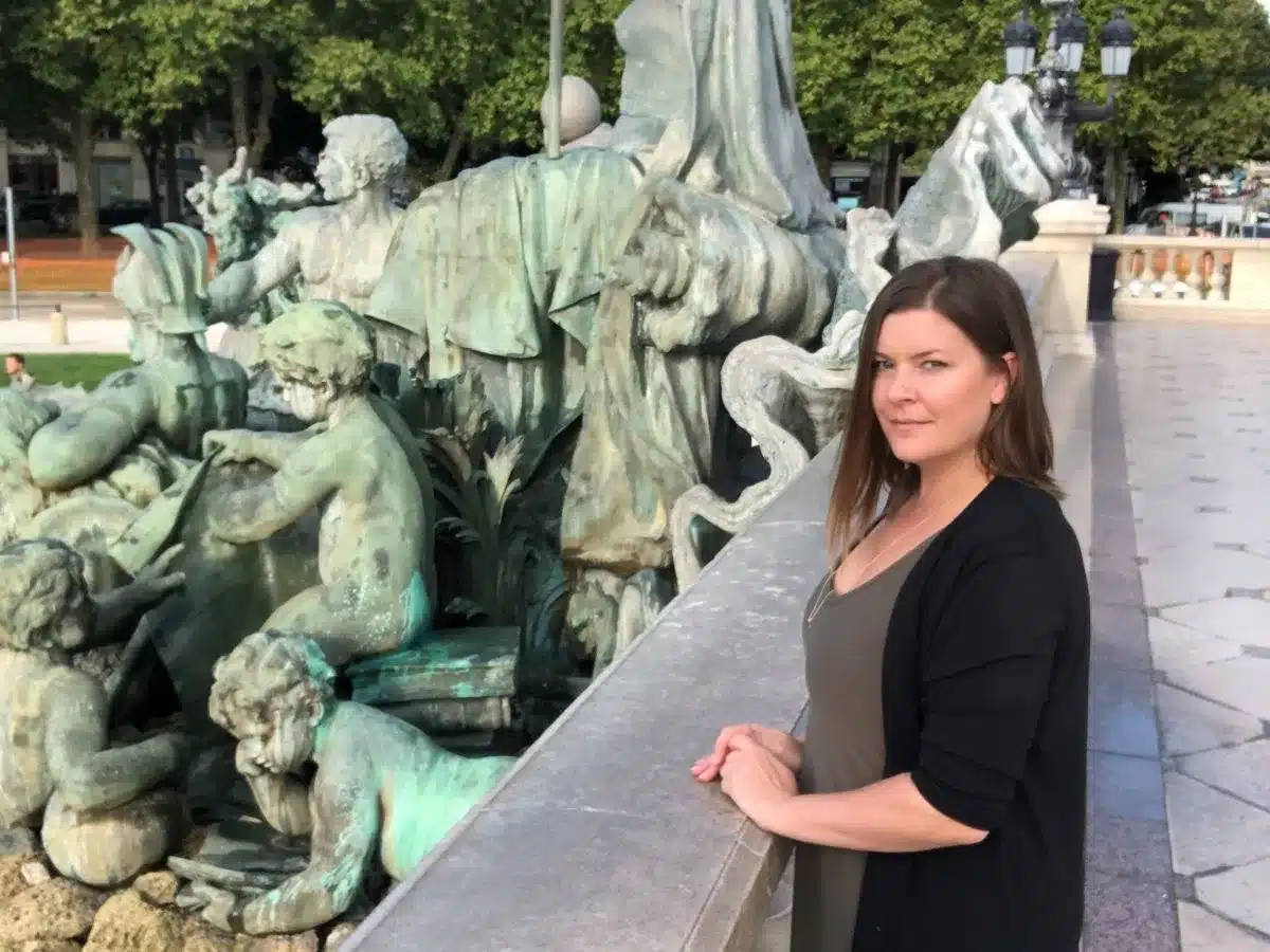 a woman at a fountain in Bordeaux. Sites to see in 3 days in Bordeaux solo